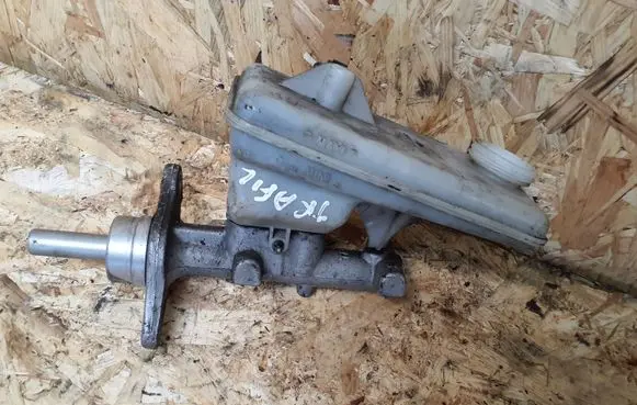 Renault Trafic II (X83) Master brake cylinder 32067008C