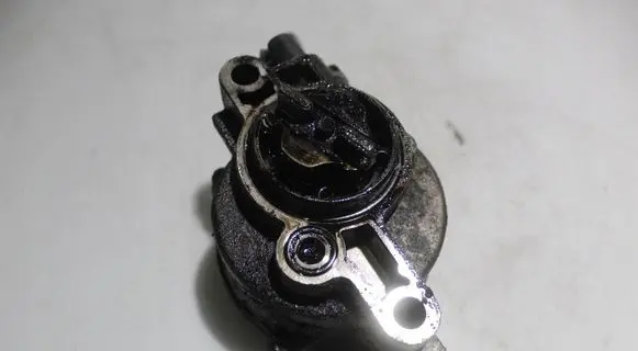 Ford Focus Vacuum pump