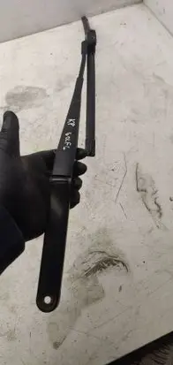 Front wiper blade arm