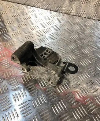 Volvo XC90 Engine mount bracket 326C88
