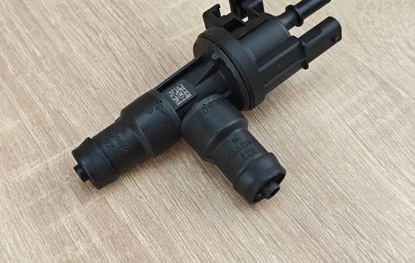 BMW 4 G22 G23 G24 G26 Fuel tank valve 7643106