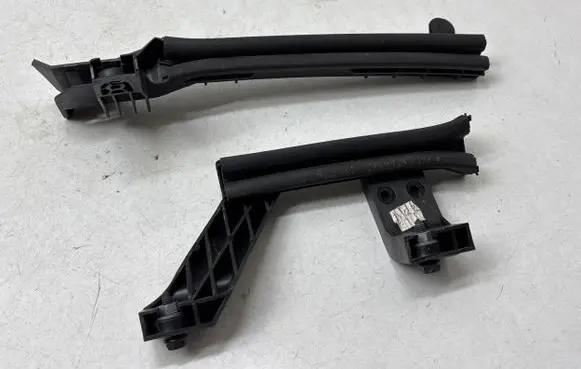 Peugeot 5008 II Rear door windshield rail 9811415280 9811415580G