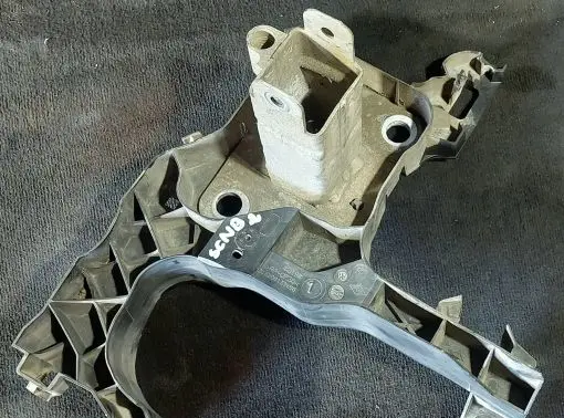 Renault Scenic II - Grand scenic II Front bumper mounting bracket 8200137496 43194 BPG830