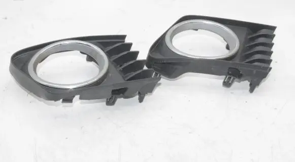 Toyota Prius+ (ZVW40) Front fog light trim/grill 5203047010