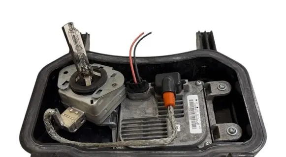 Ford Mondeo MK IV Headlight ballast module Xenon 7S7113K060CB 35XT53D112V A081650213