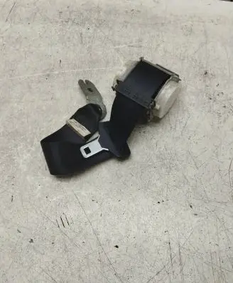 Middle seatbelt (rear)