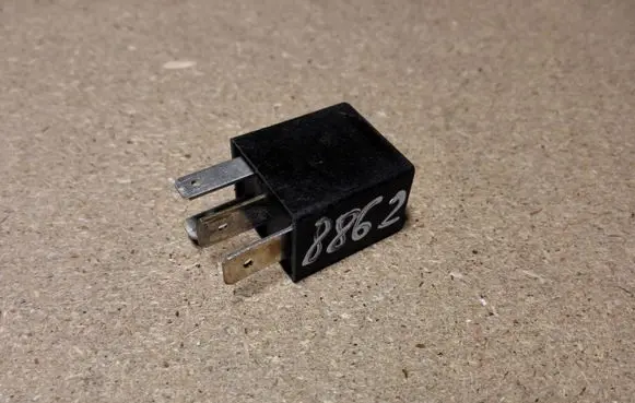 Opel Zafira A Other relay 90229206
