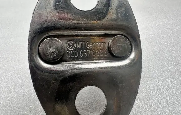 Audi RS3 Front door lock loop/hook striker 3C0837033 3C0837033B