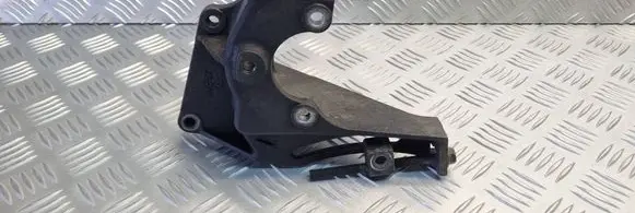 Subaru Legacy Power steering pump mounting bracket