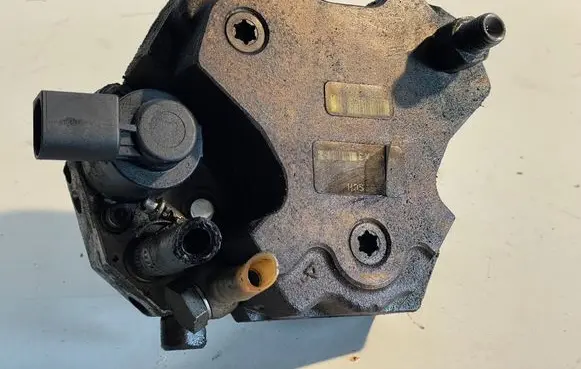 BMW 7 E65 E66 Fuel injection high pressure pump 0445010146