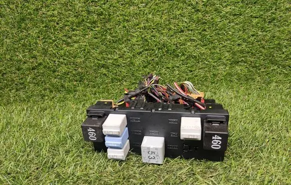 Volkswagen PASSAT CC Power management control unit 3C8937049E F005V00745