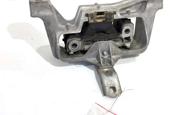 Mercedes-Benz B W246 W242 Gearbox mount A2462401817