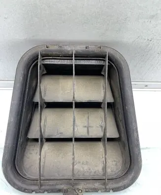 Audi A4 S4 B7 8E 8H Quarter panel pressure vent 4B0819181B