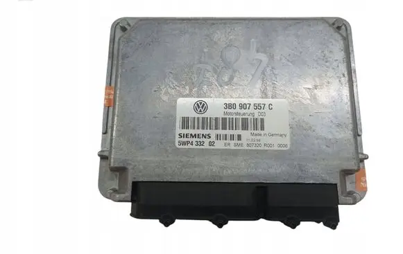 Volkswagen PASSAT B5 Engine control unit/module 3B0907557C
