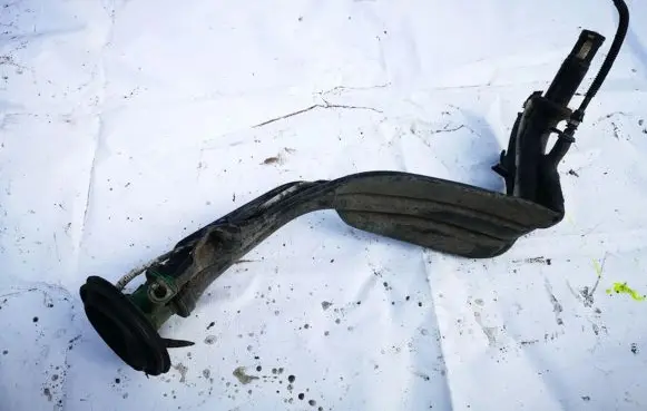 Volkswagen Polo III 6N 6N2 6NF Fuel tank filler neck pipe 6n0201129m