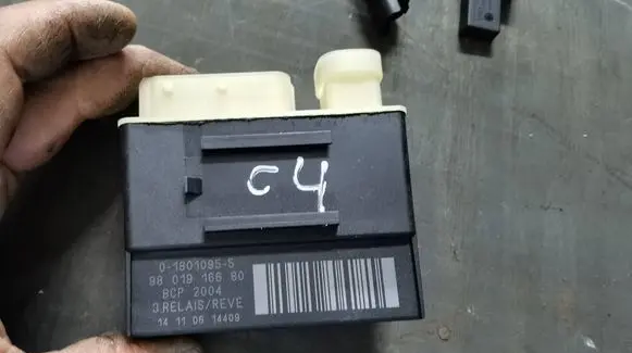 Citroen C4 II Picasso Coolant fan relay 9801916680 018010955 BCP2004