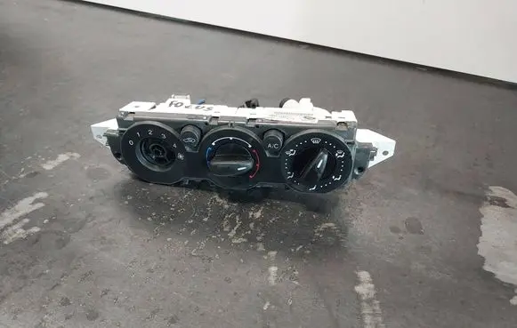 Ford Focus Climate control/heater control trim 7M5T-19980-AA