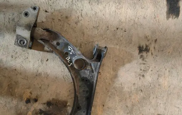 Volkswagen Golf V Front lower control arm/wishbone