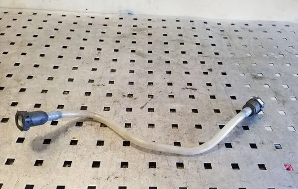 Peugeot 3008 I Fuel line pipe