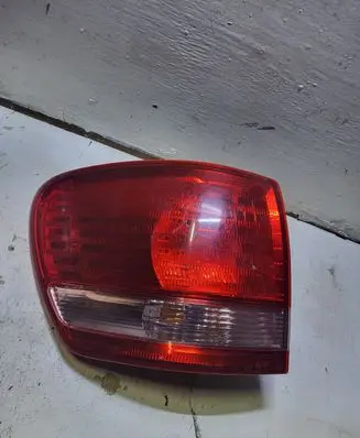 Toyota Avensis Verso Rear/tail lights