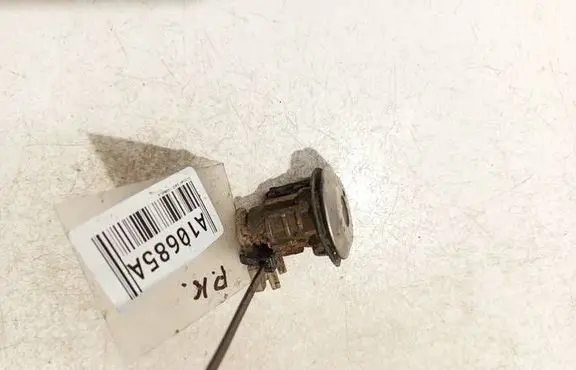 Citroen Saxo Front door lock (next to the handle) 