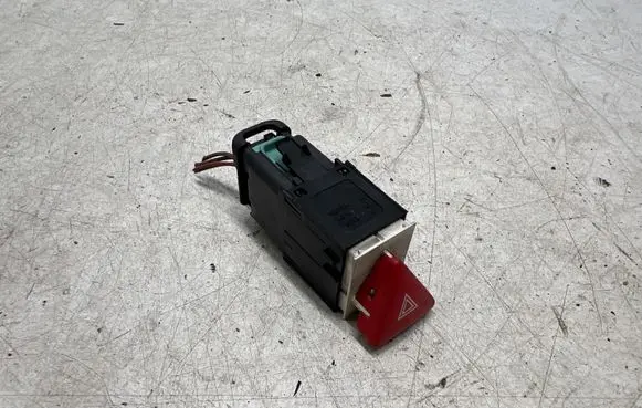 Volkswagen PASSAT B6 Hazard light switch 3C0953509