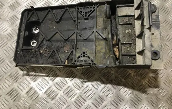 Battery box tray