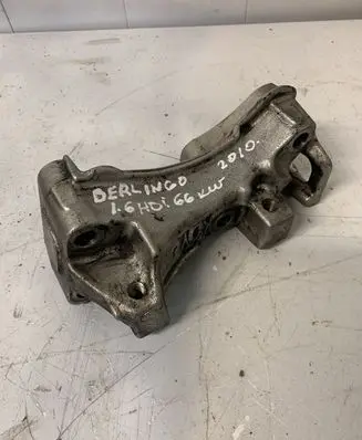 Citroen Berlingo Engine mounting bracket