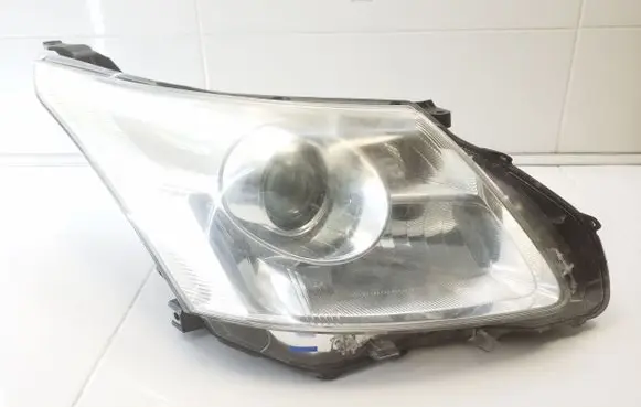 Toyota Avensis T270 Headlight/headlamp KOITO0512