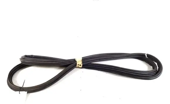 Trunk rubber seal (body)