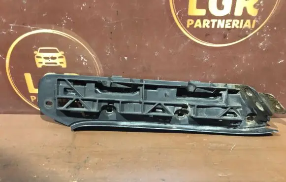Volkswagen Touran I Front bumper mounting bracket 1T0807050
