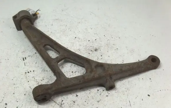 Peugeot 305 Front lower control arm/wishbone 