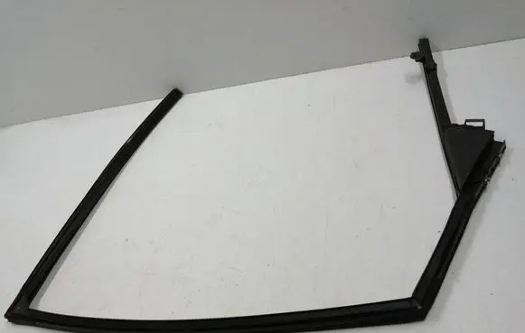 Nissan Pulsar Rear door windshield rail 