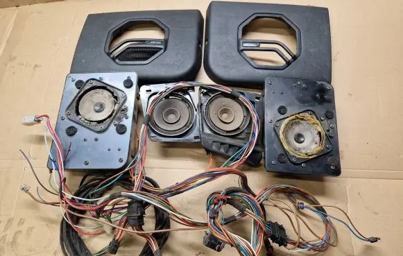 Volkswagen PASSAT B3 Audio system kit 333035404 357035404 357035403A