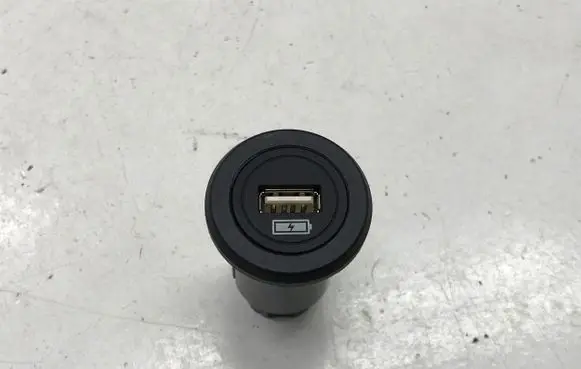 Jaguar I-Pace USB socket connector J9D319010AB