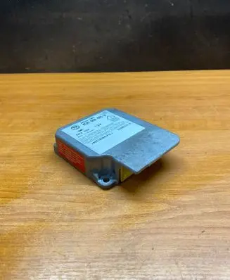 Volkswagen PASSAT B5 Airbag control unit/module 6Q0909605B 32990210G 5WK42869