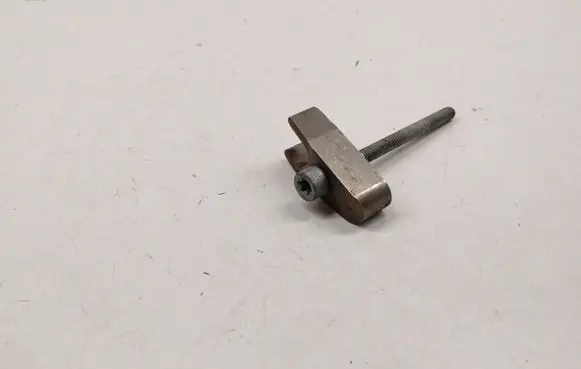 Mercedes-Benz ML W166 Fuel Injector clamp holder 