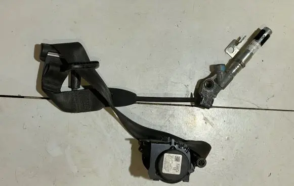Ford Mustang VI Front seatbelt JR3BR699D64