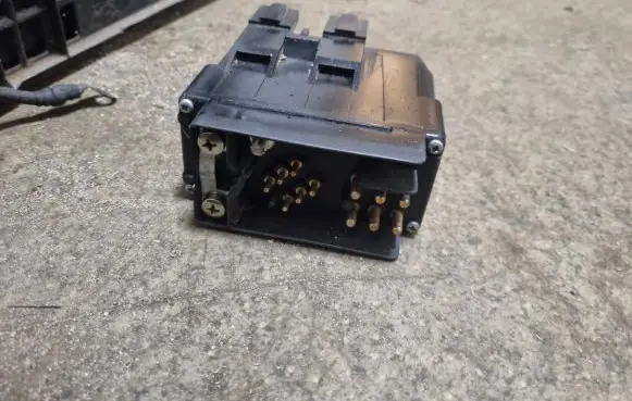 BMW 5 E34 Glow plug pre-heat relay 2241385 899133