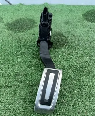 Volkswagen Golf VIII Accelerator throttle pedal 5Q1723503K 6PV01062181