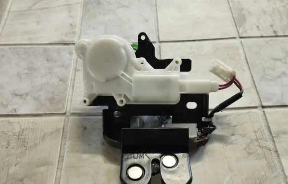 Mazda 6 Tailgate/trunk/boot lock/catch/latch B6701