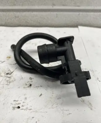 Engine mount vacuum valve