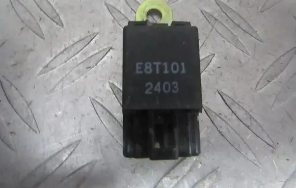 Mitsubishi Carisma Other relay e8t101