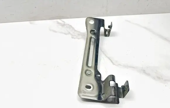 Audi Q7 4M Fender mounting bracket 4M0821432