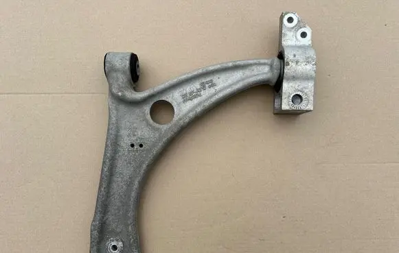 Audi Q3 8U Front lower control arm/wishbone 3C0153D