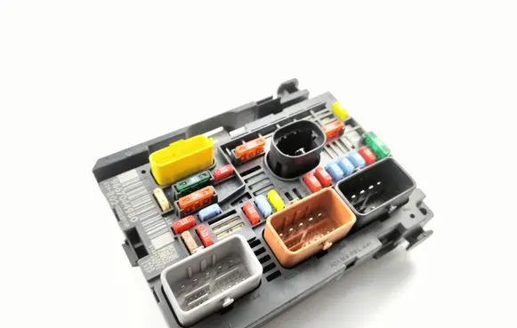 Citroen C5 Fuse module 9667044980