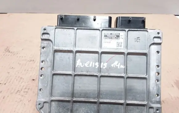 Toyota Avensis T270 Engine control unit/module 8966105J10