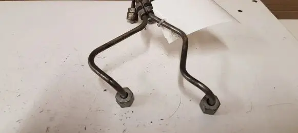 Volvo V40 Fuel injector supply line/pipe 