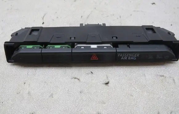 Volkswagen PASSAT B8 Hazard light switch 3G2853769A