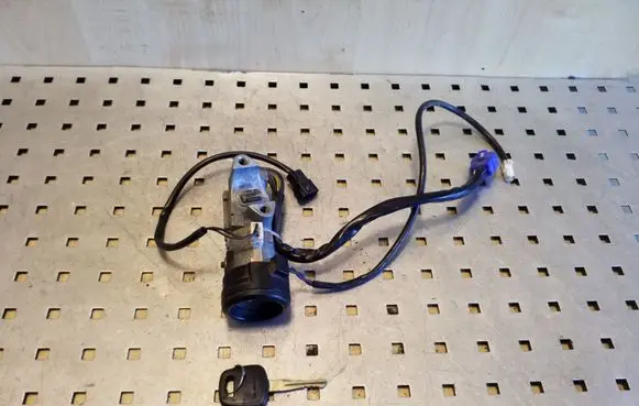 Subaru Legacy Ignition lock 88215AE000 X1T25172